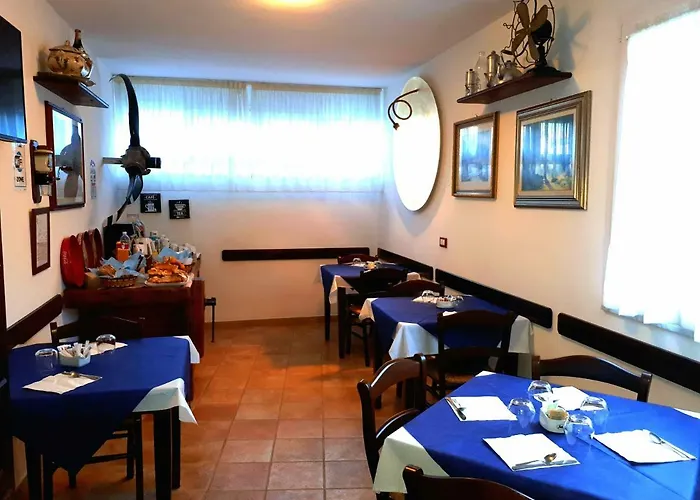 4u Parcheggio Interno 3* キアーヴァリ